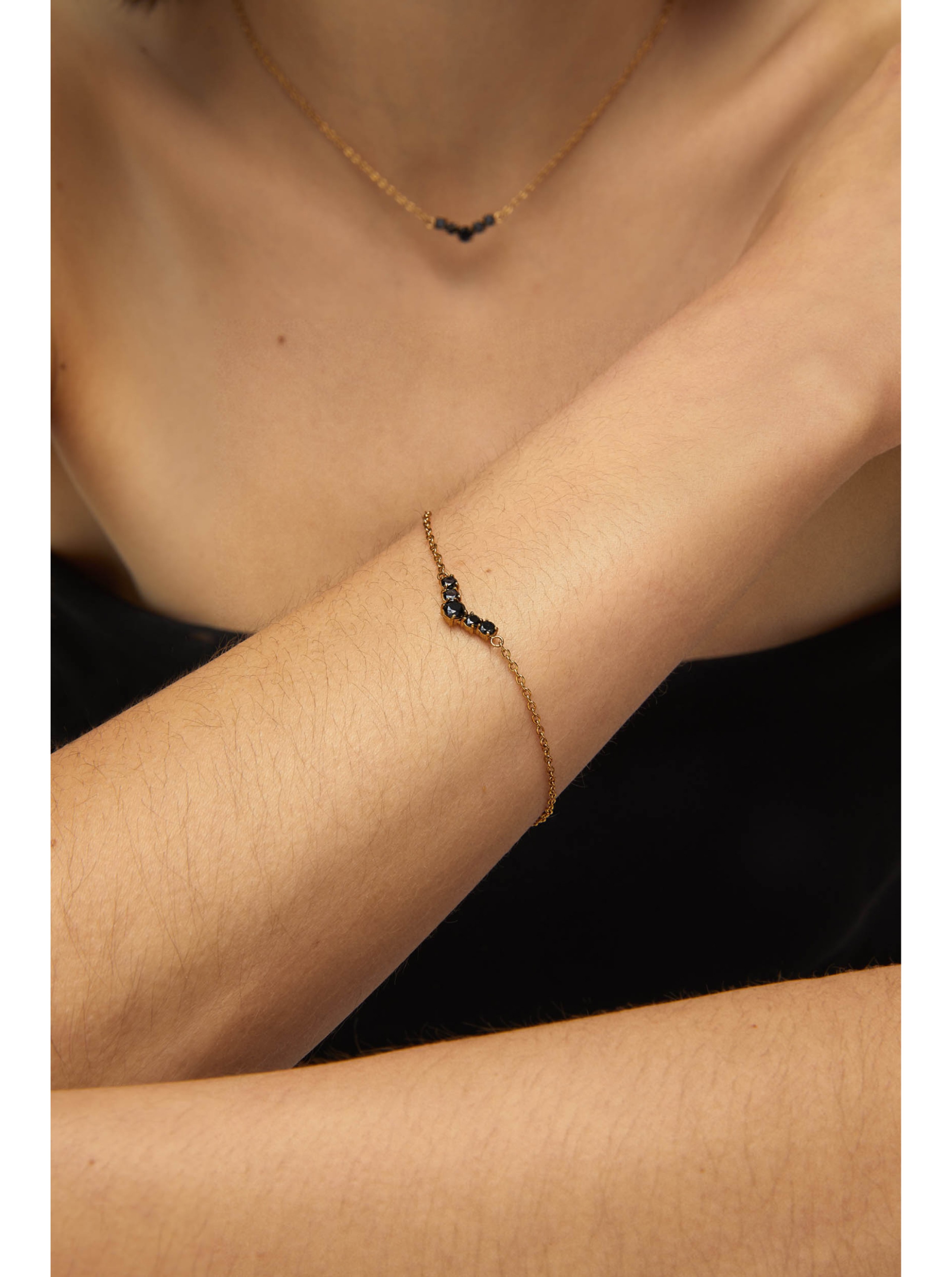 ONE Contrast Black Armband