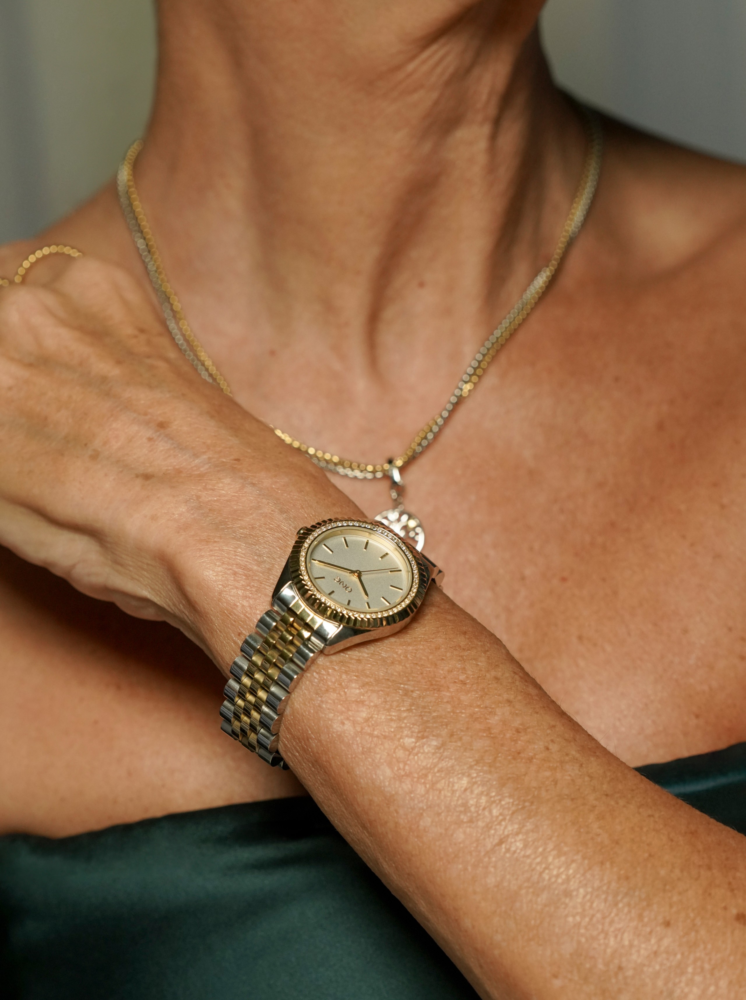 ONE Celebrity Wit Horloge