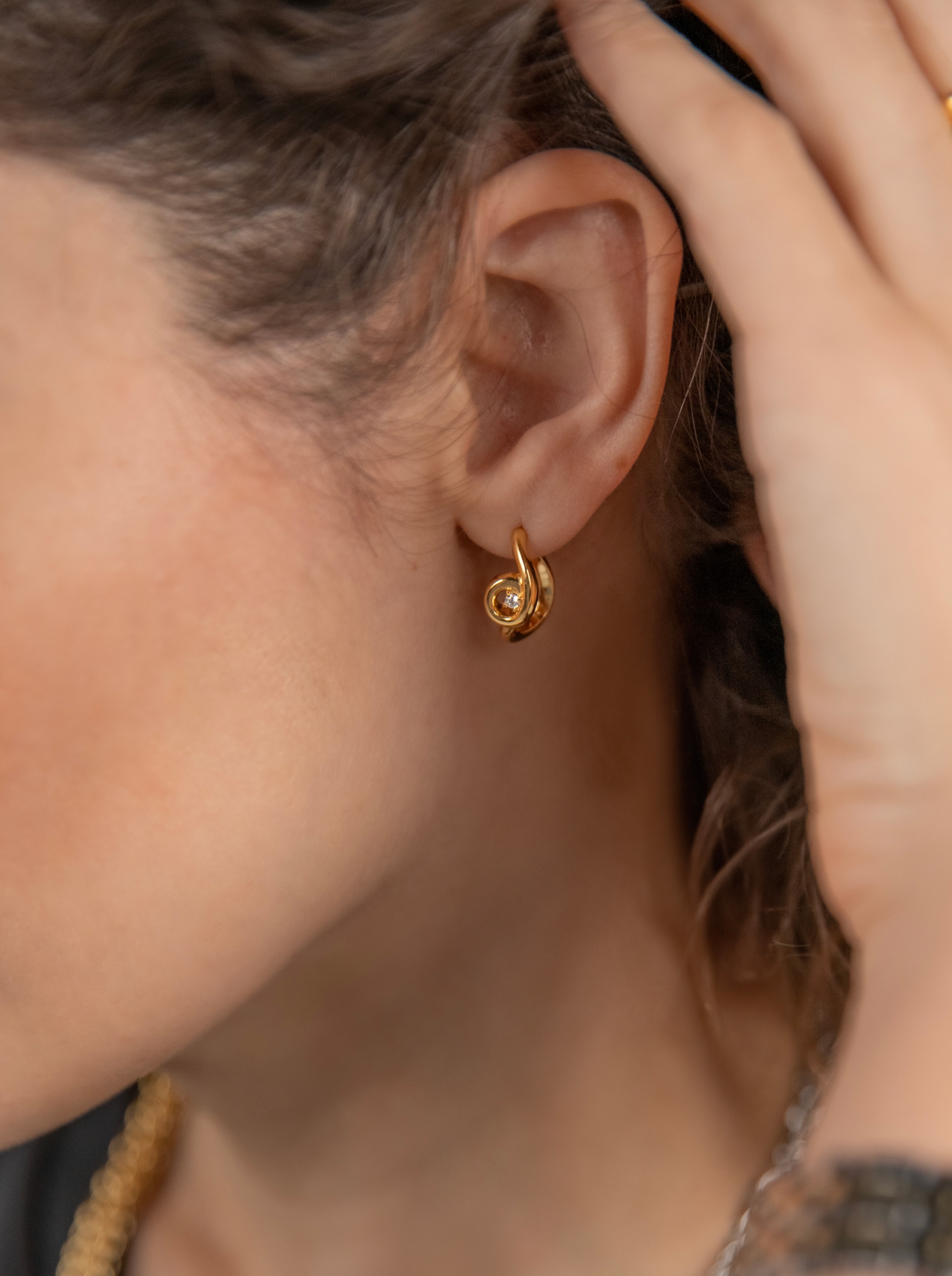 Brincos One Infinity Twisted Gold