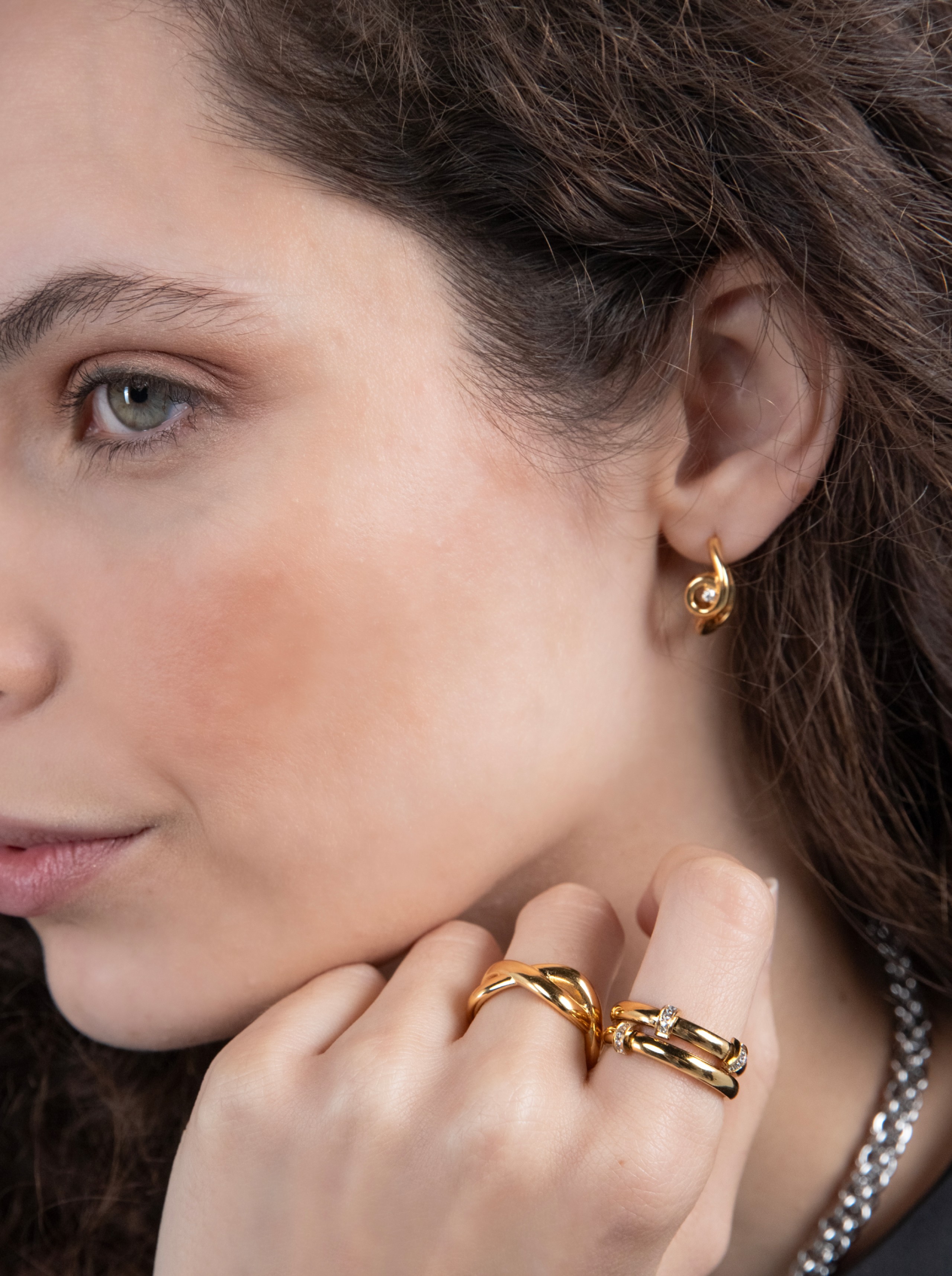 Brincos One Infinity Twisted Gold