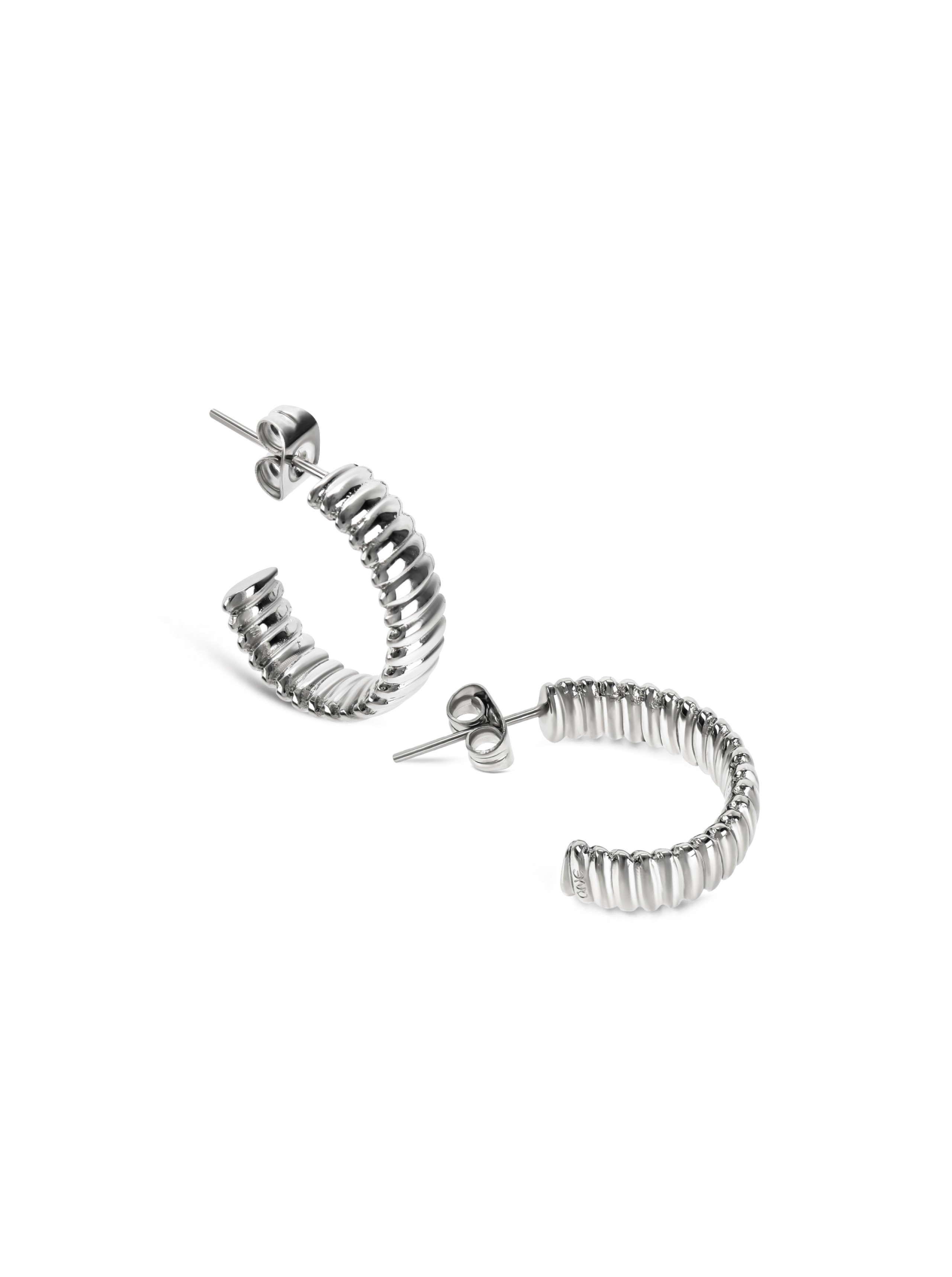 ONE Twisted Wavy Earrings