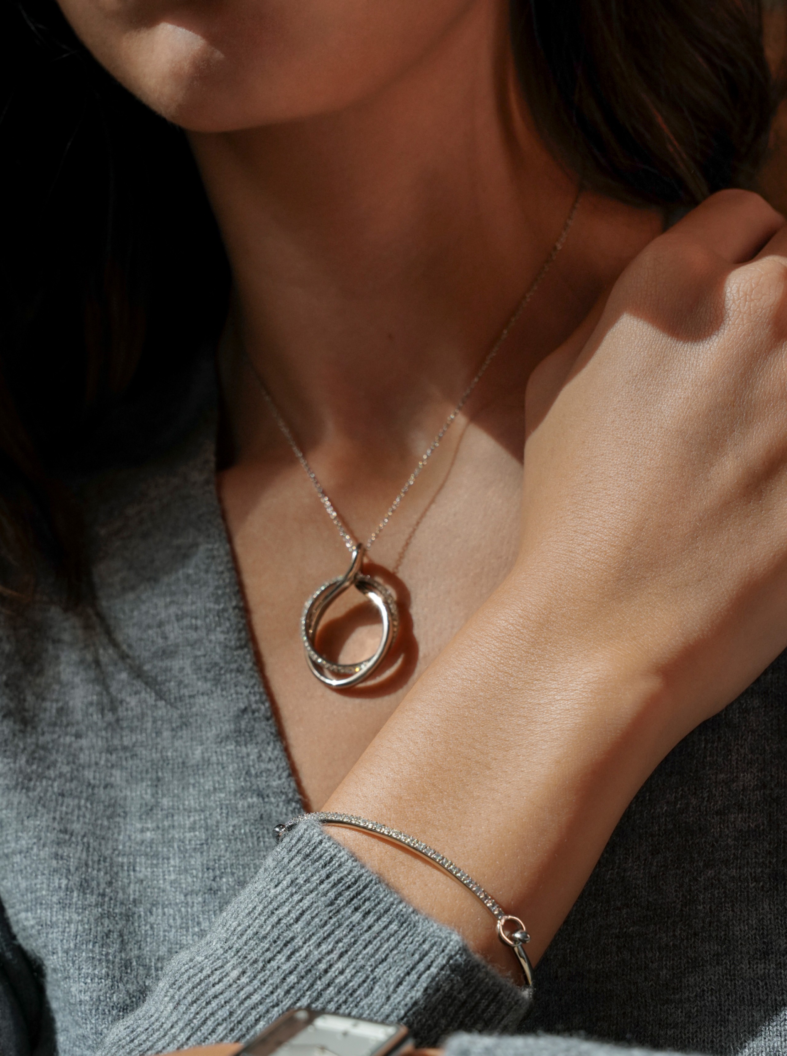 Halskettingen ONE Silver Frost Crystal